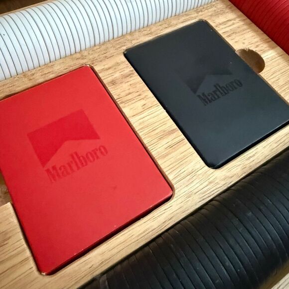 Vintage 90s Marlboro Oak Box Poker Set Chips Cards - Picture 6 of 6